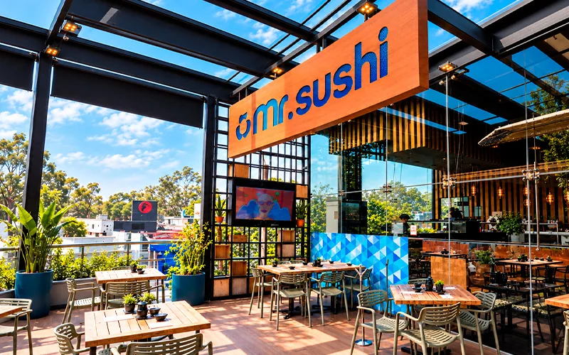 Fachada e instalaciones de Mr. Sushi sucursal Arboledas