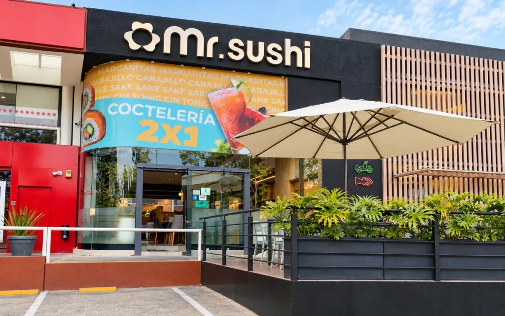 Fachada de Mr. Sushi sucursal Fuentes de Satélite / La Cañada